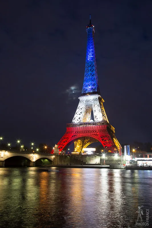 建筑,都市夜景,夜景照明,佛像,街灯,蓝白色和红色的埃菲尔铁塔