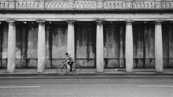 建筑,剧院/博物馆/礼堂,门,地板砖,窗户,六大支柱