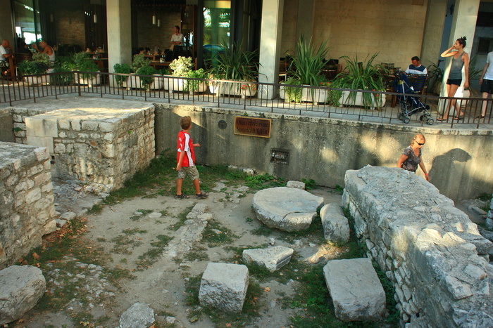 现代建筑,工艺品,温泉,石头,树,Arheolog