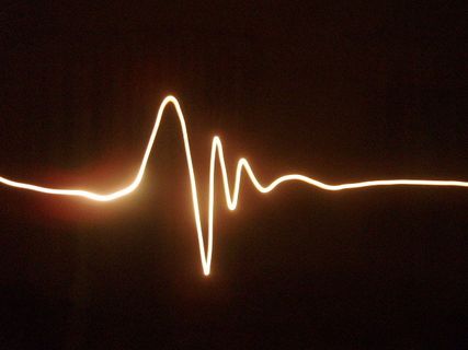 光绘,荧光字,荧光壁纸,雷电灾害,手,还活着