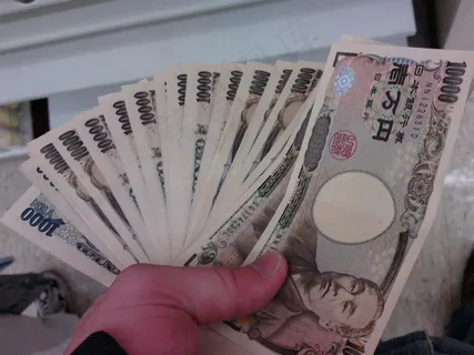 纸币,扇子,药品,包装袋/盒,沙发,亮闪闪 纸币,扇子,药品,包装袋/盒,沙发,亮闪闪