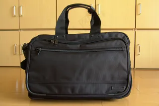 新的商务旅行隔夜袋。