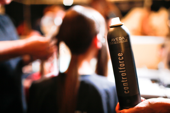 Aveda™的幕后花絮– Osklen SS14 –纽约梅赛德斯·奔驰时装周2014年春夏– #MBFW #NYFW – 2013年9月17日–主流通过Aveda Corporation发布的创用CC（cc）照片