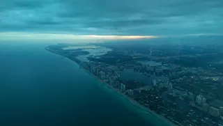 劳德代尔堡好莱坞国际机场（FLL）佛罗里达州佛罗里达州窗户旁的空中摄影HTC Htconem8鸟瞰图