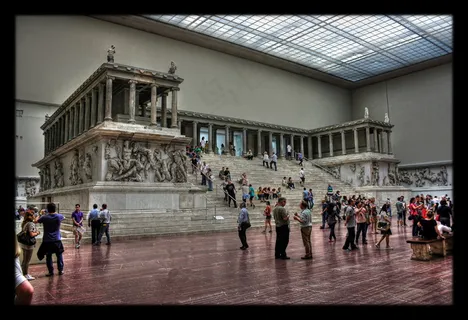 柏林-Pergamonmuseum-Pergamonaltar 01