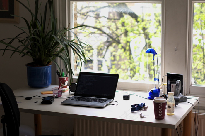 电视背景墙,办公桌,电视柜,电脑,台式电脑,台