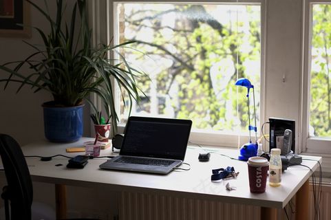 电视背景墙,办公桌,电视柜,电脑,台式电脑,台