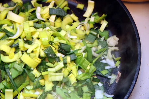 菠菜炒鸡蛋,黄瓜木耳,拍黄瓜,盆栽植物,拌黄瓜,韭葱