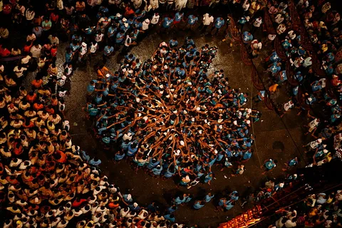灯笼,都市夜景,星团,人群,为印度塔那的达西·汉迪攀岩做准备 灯笼,都市夜景,星团,人群,为印度塔那的达西·汉迪攀岩做准备