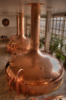 吸顶灯,蒸馏釜,工艺品,椅子,花瓶,啤酒水壶