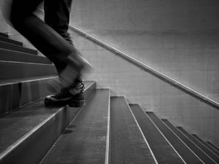 电梯,楼梯,铁路轨道,月台,保龄球,楼梯