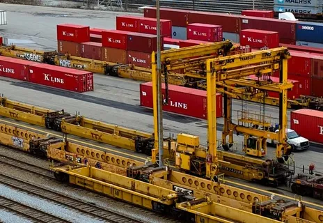 垃圾车,起重机,货架,铁路轨道,火车,货运费