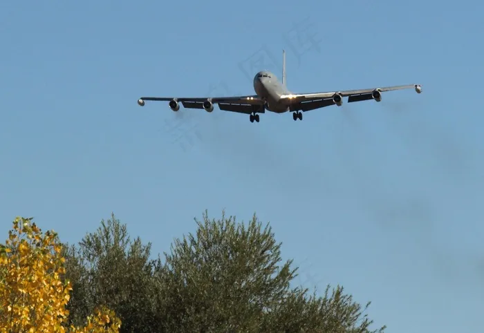 天空,战斗机,树,飞机,风景,Cistierna Sobre losárboles