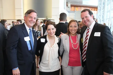 ,人物特写,女性人物特写,商务洽谈,青年领导学会启动
