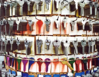 机器设备,卡通动漫人物,玩具,瓶子,模糊图片,奴隶