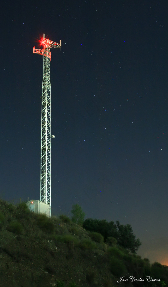 Cassiopea sobre una antena de telefonia Movil