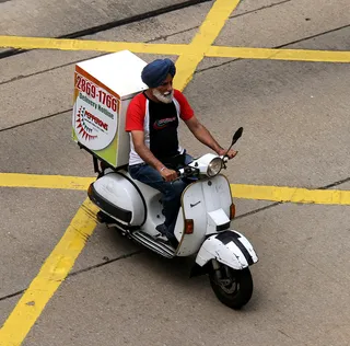 摩托车,卡丁车,赛车,自行车,道路划线,中国香港中区的Vespa踏板车