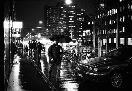 城市街道,报刊亭,火车,酒馆,商店商场,城市的灯光