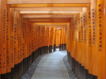 休闲娱乐场所,床,中式传统建筑,室内一角,吸顶灯,京都附近的伏见稻荷大衣门 休闲娱乐场所,床,中式传统建筑,室内一角,吸顶灯,京都附近的伏见稻荷大衣门