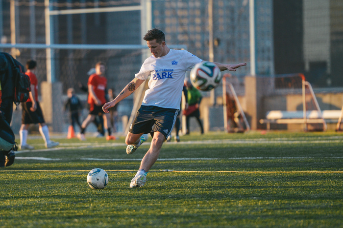 足球运动,合照,鲁能泰山,卡通动漫人物,飞盘,我以踢足球而闻名。