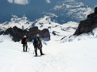 爬雪山,图画,卡通动漫人物,工笔画,合照,俯视卡达弗峡