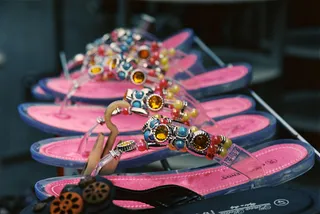 玩具风车,拖鞋,头饰,彩钻,指甲锉,荷兰兰堡省Gemeente Venlo：展示华丽的凉鞋