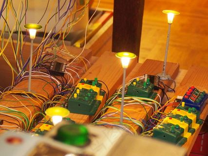 电路板,台灯,卡通动漫人物,玩具,盆栽植物,电子手册