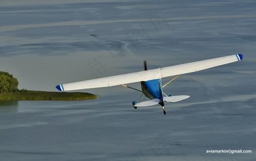 机场,飞机,滑翔机,战斗机,预警机,飞行。俄罗斯。塞斯纳170A。例N9721A