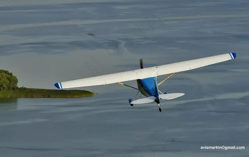 机场,飞机,滑翔机,战斗机,预警机,飞行。俄罗斯。塞斯纳170A。例N9721A