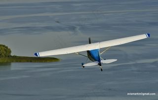 机场,飞机,滑翔机,战斗机,预警机,飞行。俄罗斯。塞斯纳170A。例N9721A