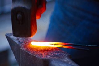 岩浆,手电筒,建筑,祭祀,玩具,Réalisationd’un手链àla forge