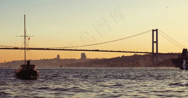 博斯普鲁斯海峡大桥的天际线 博斯普鲁斯海峡大桥的天际线