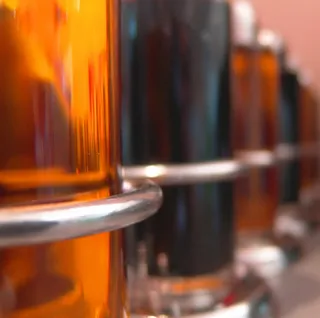 饮料/饮品,杯子,啤酒,玻璃杯,啤酒杯,油和醋瓶