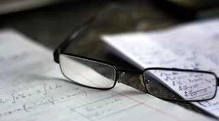 眼镜,眼睛,剪刀,人脸,电线,微积分。