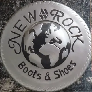 新的岩石靴子和鞋子