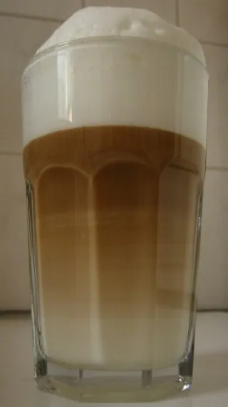 饮料/饮品,吸顶灯,瓶子,旅行箱,啤酒杯,完美拿铁