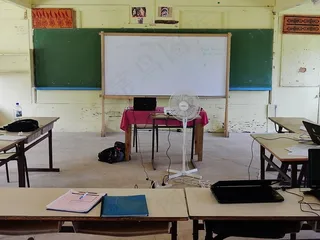 教室,椅子,凳子,餐桌,台式电脑,教室板