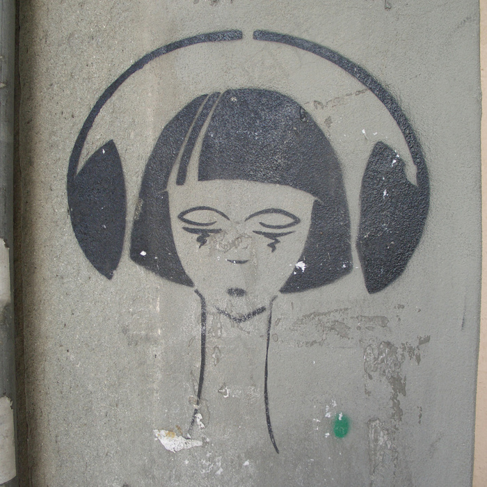 8947_headphones-girl