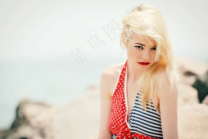 美国女孩（现代电影外观）。