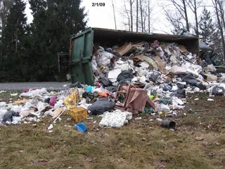 垃圾场,树,垃圾山,街道,玩具,垃圾车溢出了负载