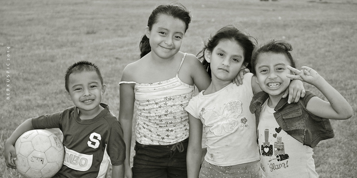 ,全家福,合影,工笔画,人物特写,友谊价值观