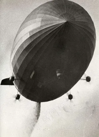 飞艇,剧院/博物馆/礼堂,卫星,偏馈天线,椅子,兴登堡下降。 1937年5月