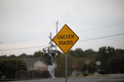 凹凸不平的轨道