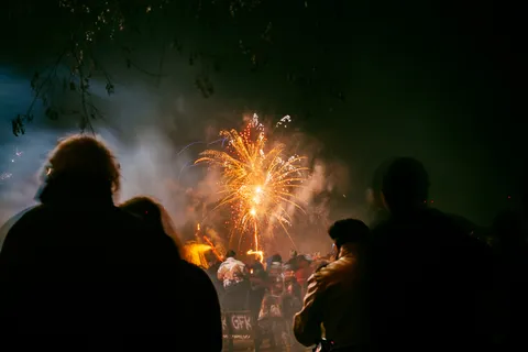 烧火龙,脚,烟火,烟火表演,生日蜡烛,2014年 烧火龙,脚,烟火,烟火表演,生日蜡烛,2014年