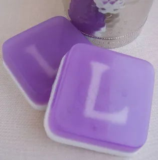 L是薰衣草香皂，块状