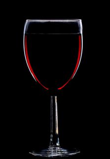 酒杯,羽毛球拍,球拍,杯子,网球拍,在黑暗的领域中的红酒