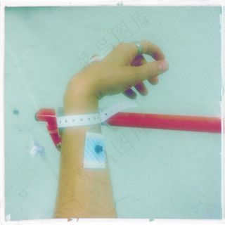 手,手镯,便签纸,平板手机,紧急情况2