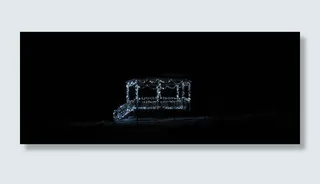 黑色桌面,包,手提包,手表,模糊图片,远处的凉亭