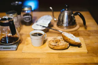 在家里吃早餐。