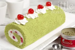 蛋糕,瓶子,化妆品,护肤品,玫瑰花,Tronco detéMatcha y cereza /抹茶绿茶和樱桃卷蛋糕